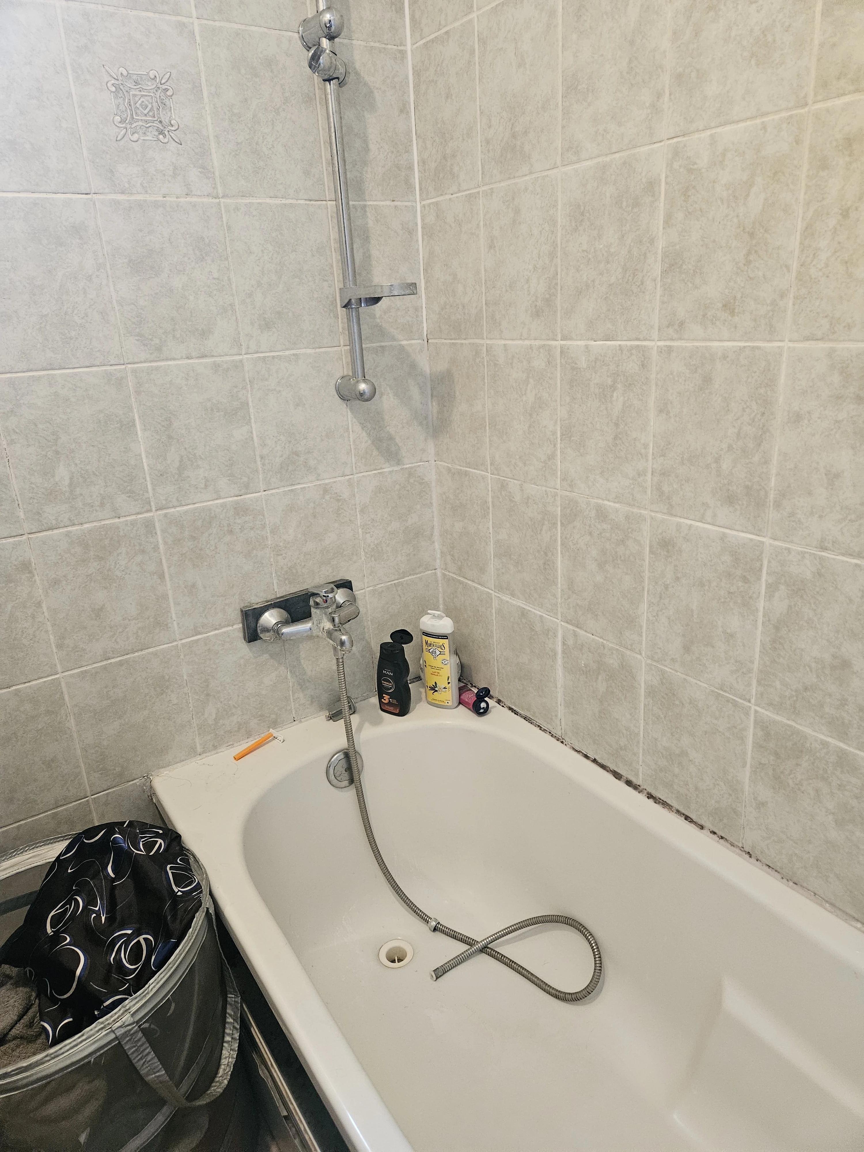 image de cette même SDB avant travaux